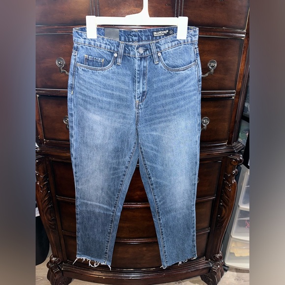 NWT BLANKNYC MADISON CROP HIGH RISE JEANS. - Picture 2 of 4